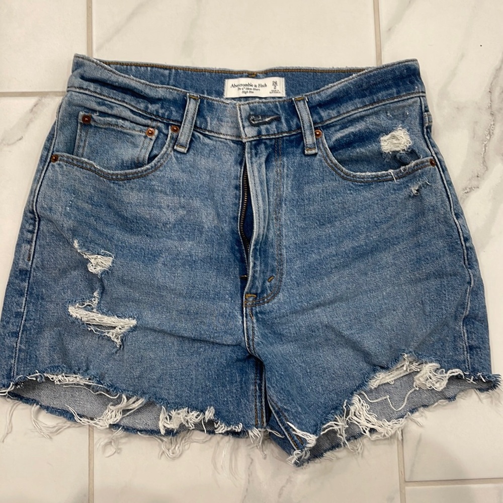 Abercrombie and Fitch 4" Mom shorts high rise